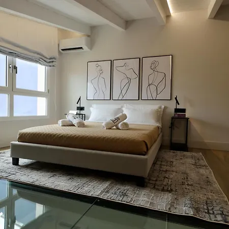 Luxurious Garibaldi Penthouse - Big Terrace - Great View - Renovated - Historical Centre Appartement