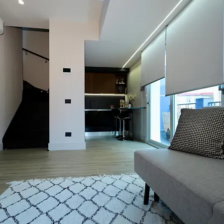 Apartment Luxurious Garibaldi Penthouse - Terrace - Great View - Full Renovation - Historical Centre - Amazing