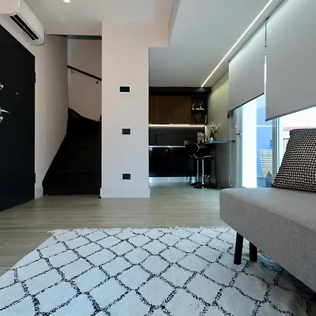 Apartment Luxurious Garibaldi Penthouse - Big Terrace - Great View - Renovated - Historical Centre *