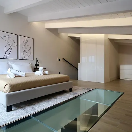 Luxurious Garibaldi Penthouse - Big Terrace - Great View - Renovated - Historical Centre