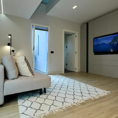 Garibaldi 4 Penthouse Apartment