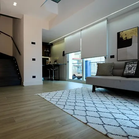 Luxurious Garibaldi Penthouse - Big Terrace - Great View - Renovated - Historical Centre