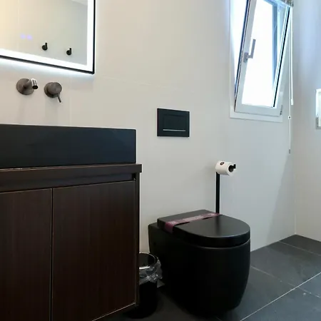 Garibaldi 4 Penthouse Apartment *