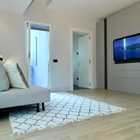 Luxurious Garibaldi Penthouse - Big Terrace - Great View - Renovated - Historical Centre