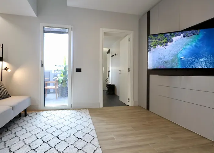 Luxurious Garibaldi Penthouse - Big Terrace - Great View - Renovated - Historical Centre *