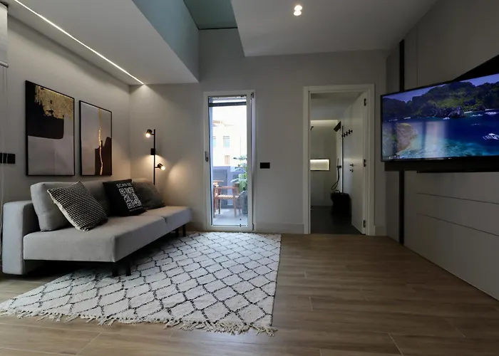 Luxurious Garibaldi Penthouse - Big Terrace - Great View - Renovated - Historical Centre Appartamento Olbia