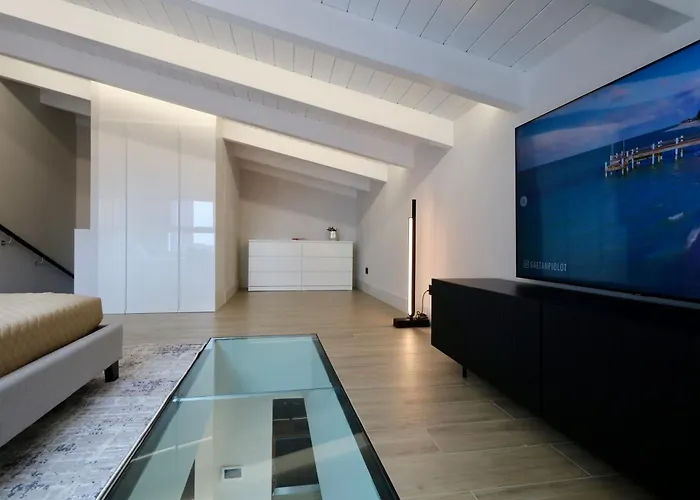 Luxurious Garibaldi Penthouse - Big Terrace - Great View - Renovated - Historical Centre Appartamento