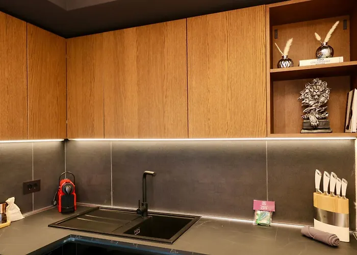 Luxurious Garibaldi Penthouse - Big Terrace - Great View - Renovated - Historical Centre