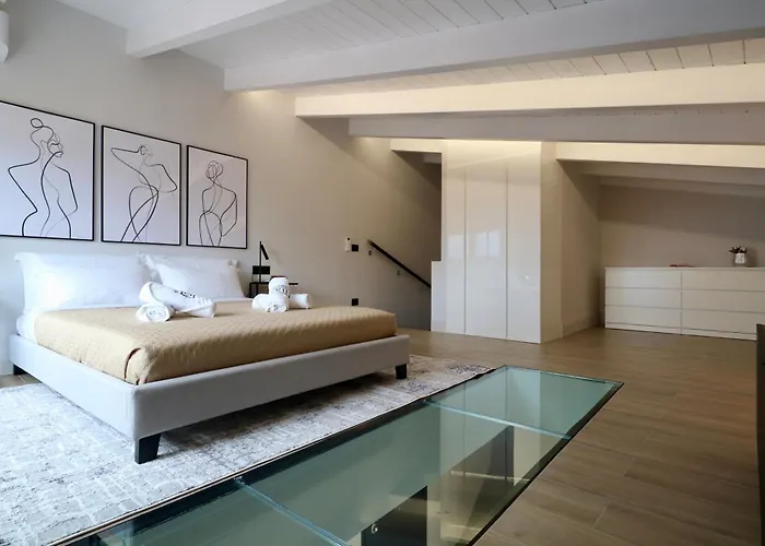 Luxurious Garibaldi Penthouse - Big Terrace - Great View - Renovated - Historical Centre