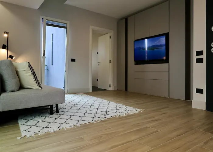 Luxurious Garibaldi Penthouse - Big Terrace - Great View - Renovated - Historical Centre