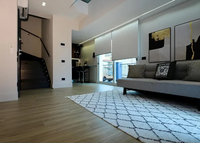 Luxurious Garibaldi Penthouse - Big Terrace - Great View - Renovated - Historical Centre