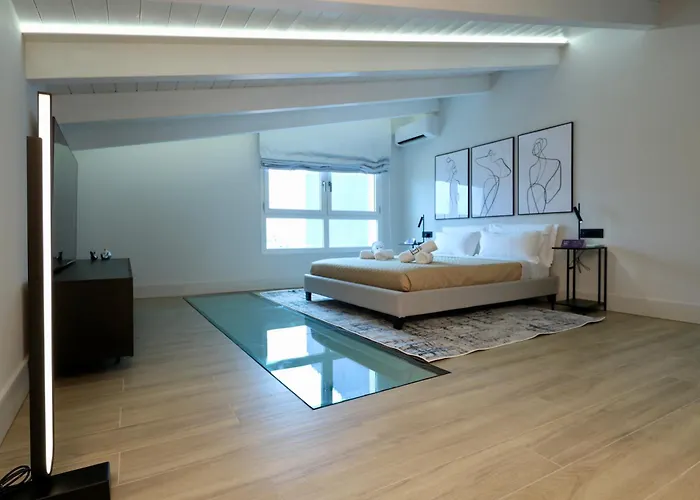 Luxurious Garibaldi Penthouse - Big Terrace - Great View - Renovated - Historical Centre