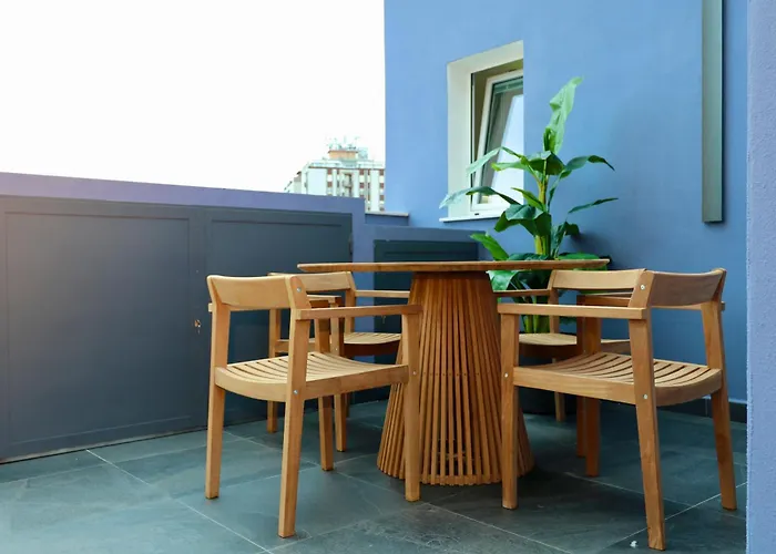 Luxurious Garibaldi Penthouse - Big Terrace - Great View - Renovated - Historical Centre Όλμπια