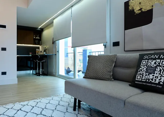 Luxurious Garibaldi Penthouse - Big Terrace - Great View - Renovated - Historical Centre