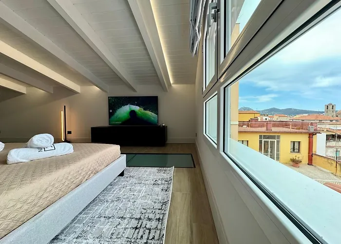 Luxurious Garibaldi Penthouse - Big Terrace - Great View - Renovated - Historical Centre Olbia